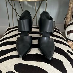 Vince woman’s leather heals